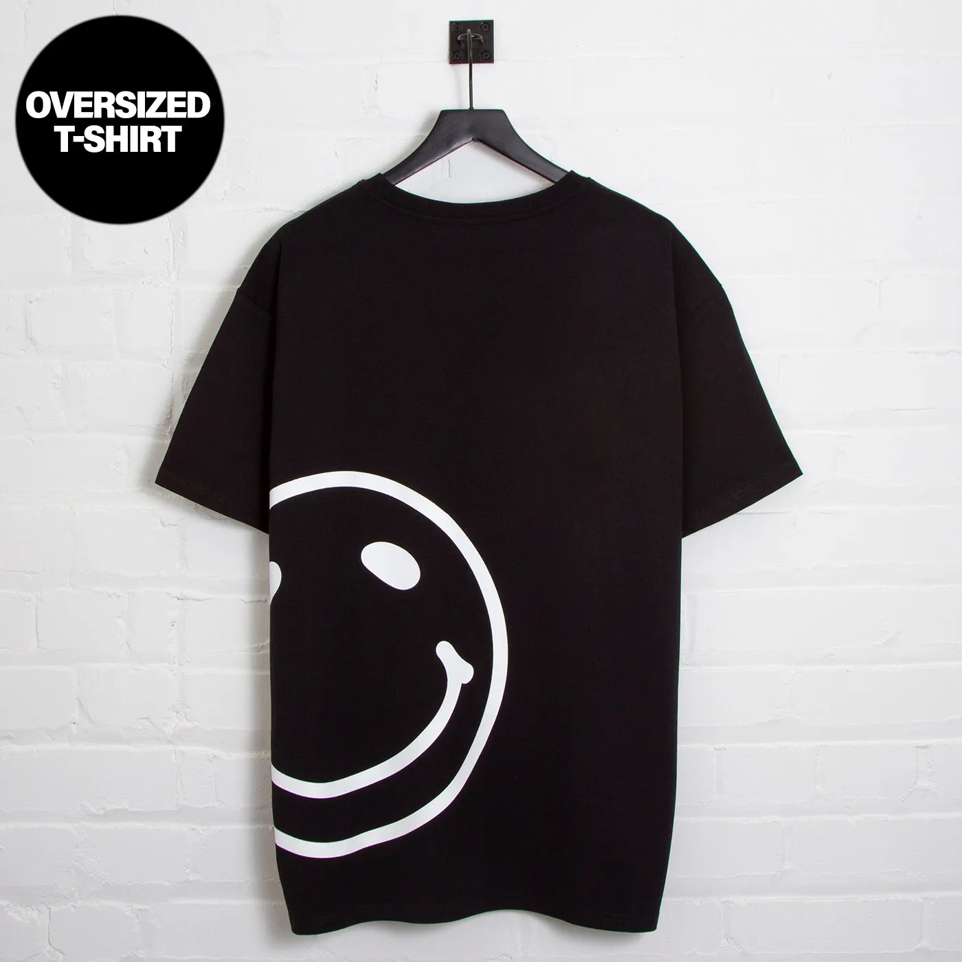 Side Smiley Back - Tshirt - Black